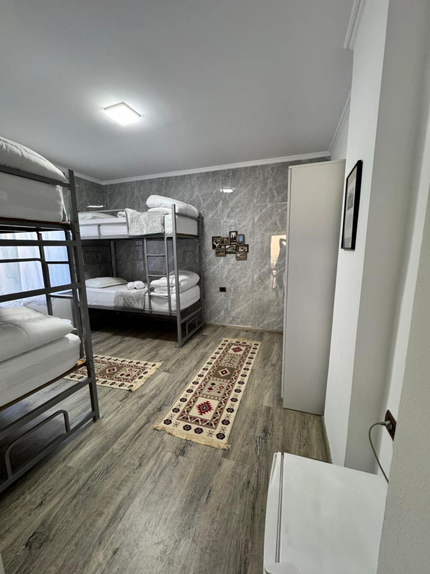 Hostel Leon Berat Exteriér fotografie