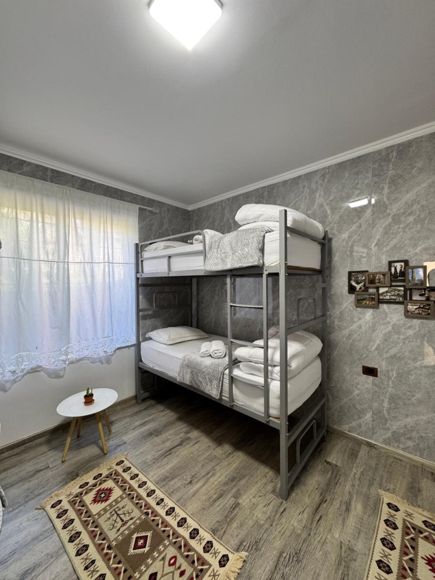 Hostel Leon Berat Exteriér fotografie